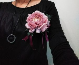 高級造花コサージュ